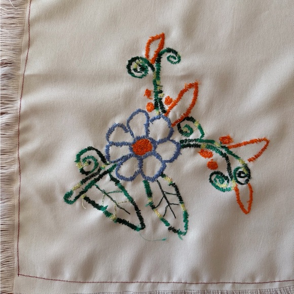 Handmade Accessories - Embroidered Floral Fringe Tablecloth